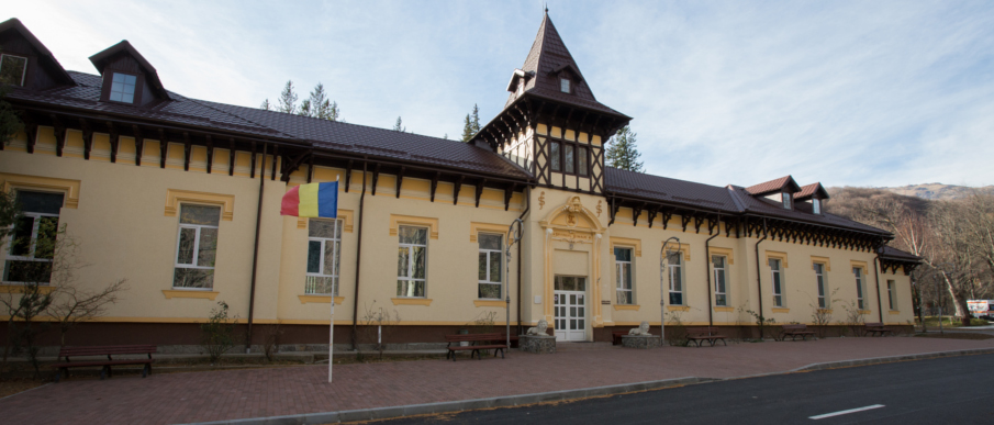 Intrarea principala a Spitalului Orasenesc Sinaia